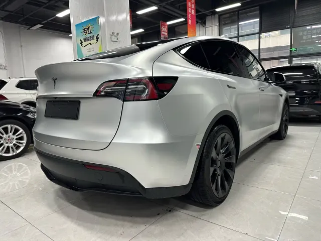 Tesla Model Y — Фото автомобиля 8