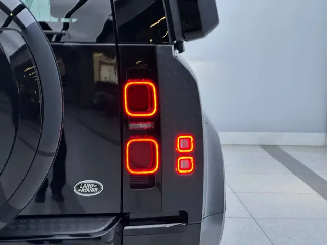 Land Rover Defender — Фото автомобиля 4