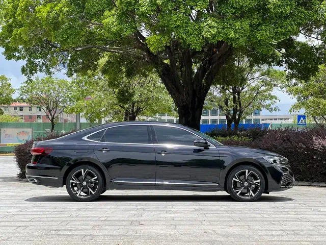 Volkswagen Passat — Фото автомобиля 14