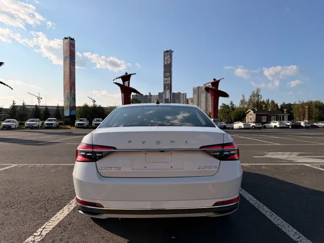 Skoda Superb — Фото автомобиля 5