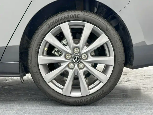 Mazda Axela — Фото автомобиля 28
