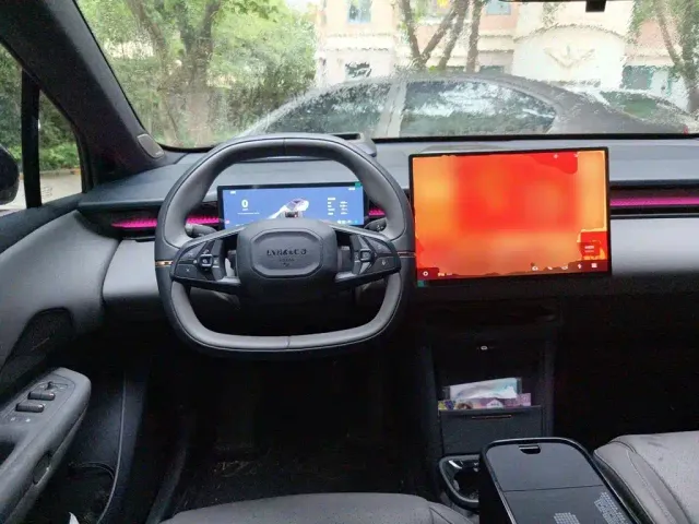 Lynk & Co Z20 — Фото автомобиля 11