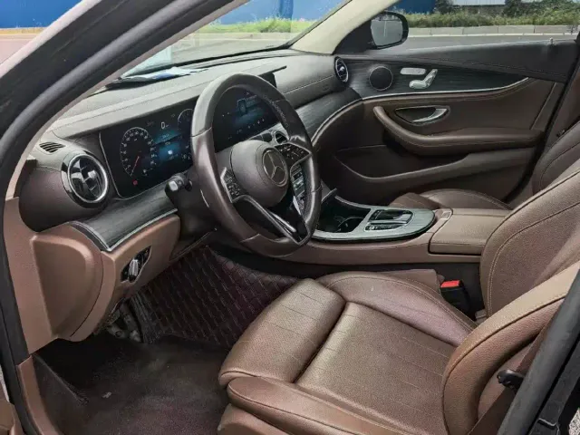 Mercedes-Benz E-Class — Фото автомобиля 7