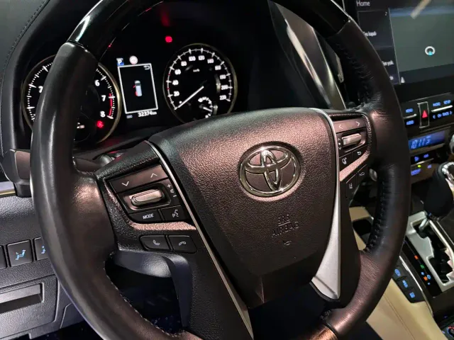 Toyota Alphard — Фото автомобиля 10
