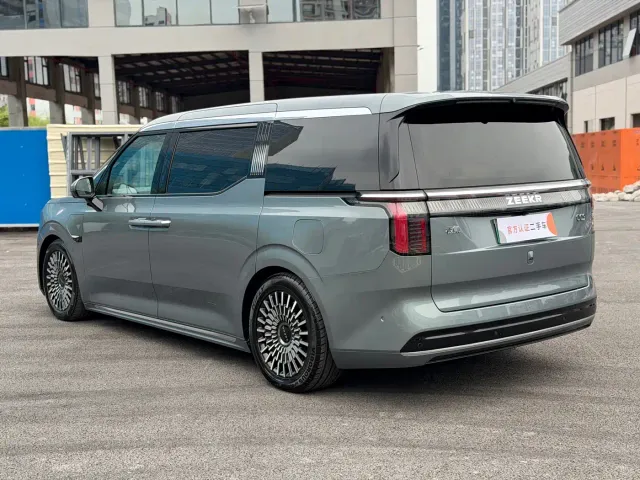 Zeekr 009 — Фото автомобиля 11