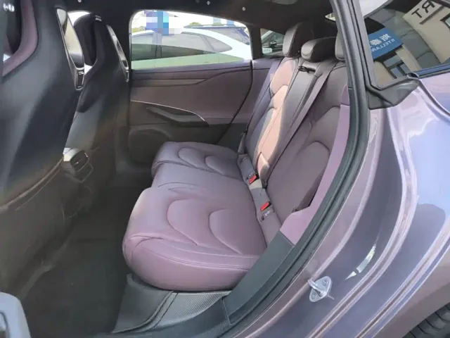 Xiaomi SU7 — Фото автомобиля 16