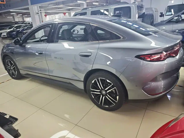 BYD Qin L — Фото автомобиля 16