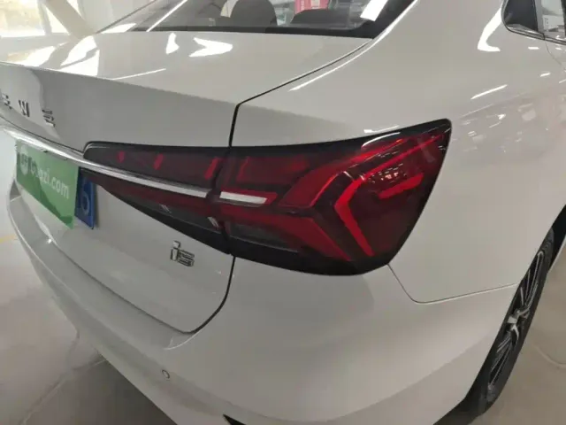 Roewe i5 — Фото автомобиля 7