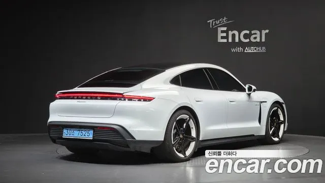 Porsche Taycan — Фото автомобиля 2