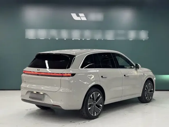 Li Auto L6 — Фото автомобиля 6