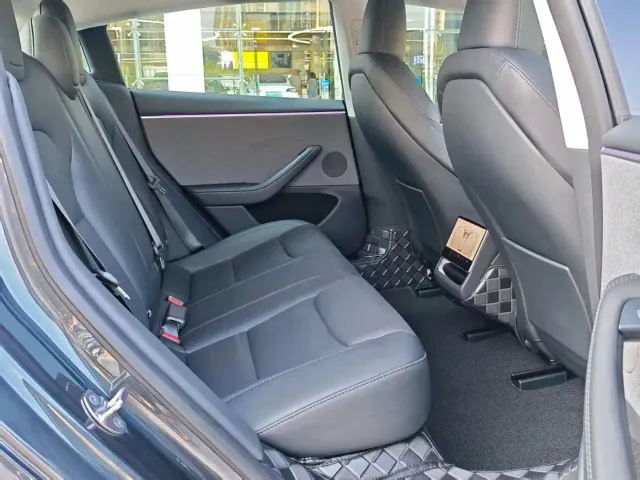 Tesla Model 3 — Фото автомобиля 7