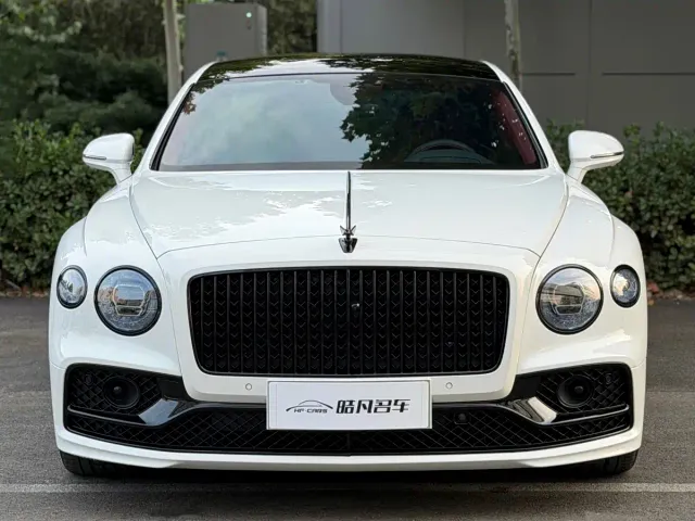 Bentley Flying Spur — Фото автомобиля 2