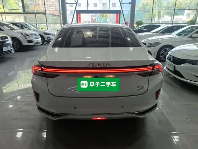 Dongfeng Yixuan MAX — Фото автомобиля 5
