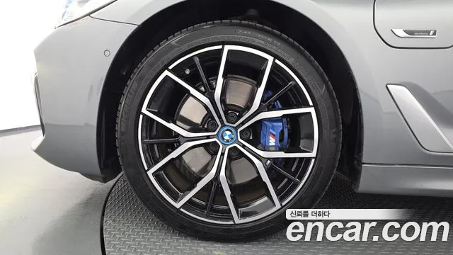 BMW 5 Series G30 — Фото автомобиля 5