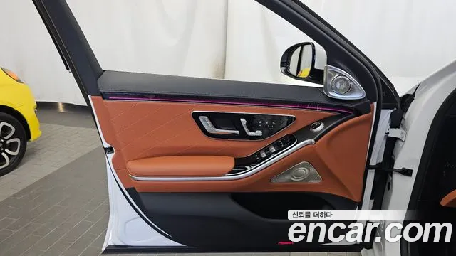 Mercedes-Benz S-Class — Фото автомобиля 24