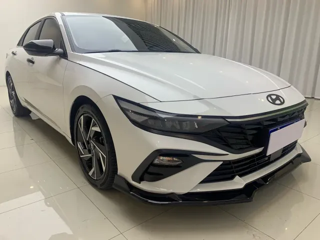 Hyundai Elantra — Фото автомобиля 3