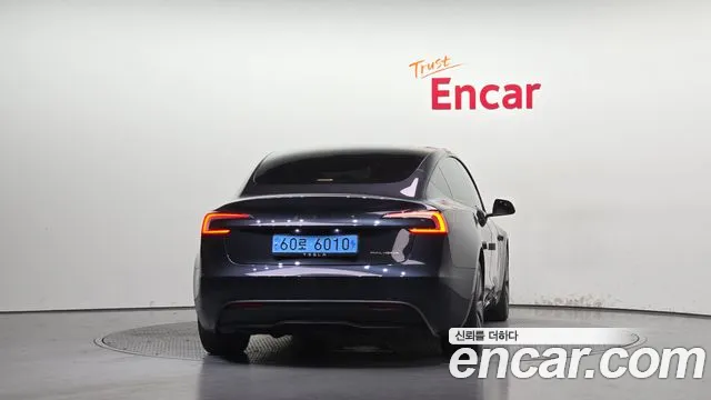 Tesla Model 3 — Фото автомобиля 4