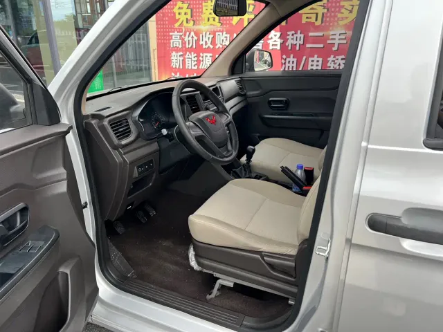 Wuling Hongguang V — Фото автомобиля 13