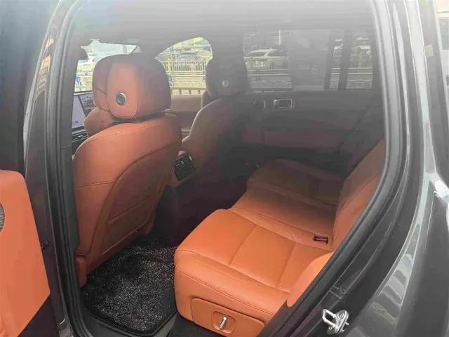 Li Auto L6 — Фото автомобиля 6