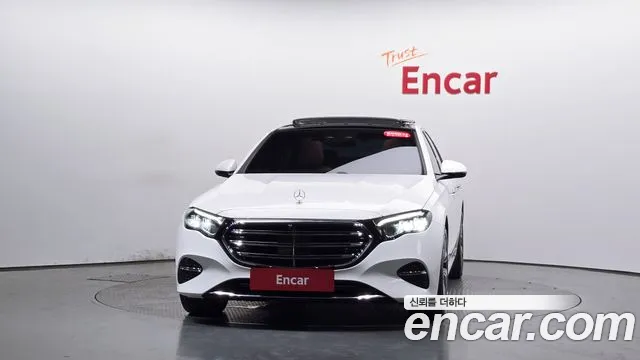 Mercedes-Benz E-Class — Фото автомобиля 3