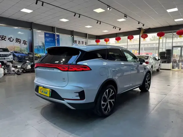 BYD Tang — Фото автомобиля 9