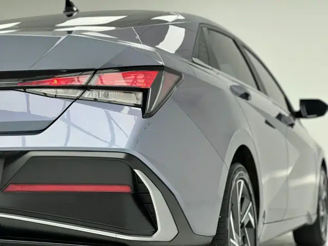 Hyundai Elantra — Фото автомобиля 10