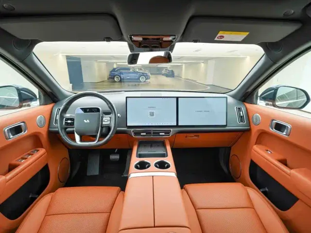 Li Auto L8 — Фото автомобиля 17