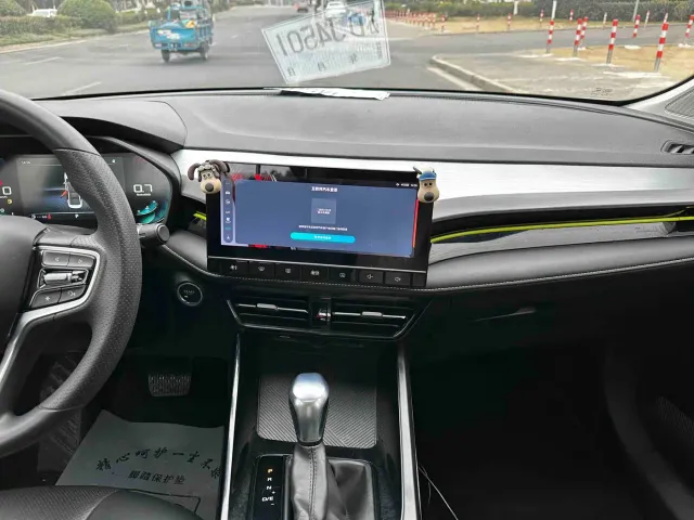 Roewe i5 — Фото автомобиля 13