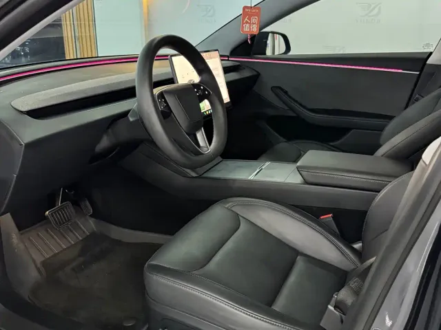 Tesla Model 3 — Фото автомобиля 4