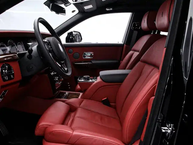 Rolls-Royce Phantom — Фото автомобиля 12
