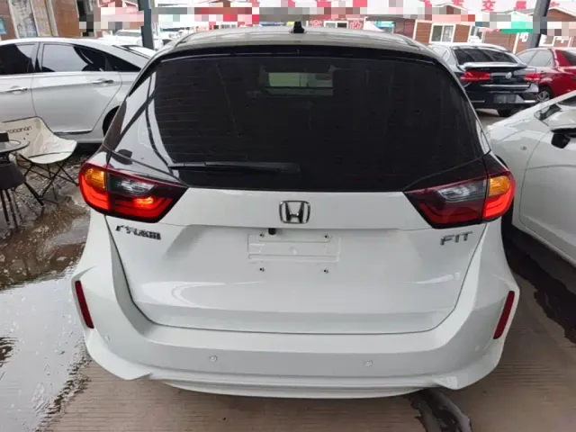 Honda Fit — Фото автомобиля 3