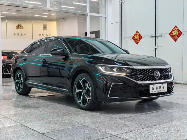 Volkswagen Passat — Фото автомобиля 3