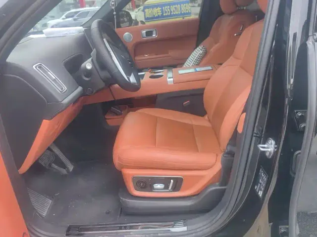 Li Auto L8 — Фото автомобиля 9