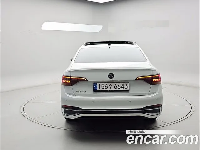 Volkswagen Jetta — Фото автомобиля 3