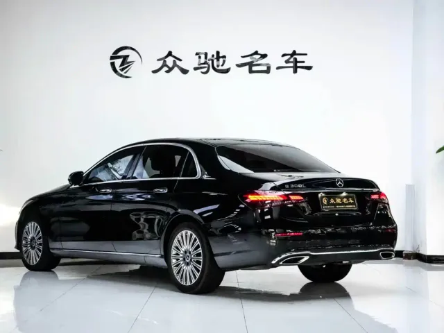 Mercedes-Benz E-Class — Фото автомобиля 12