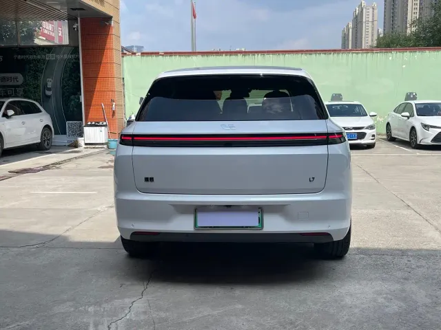 Li Auto L7 — Фото автомобиля 5