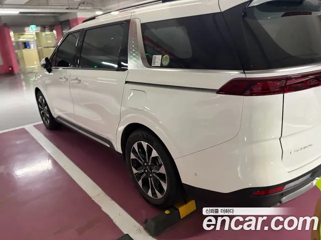 Kia Carnival Generation 4 — Фото автомобиля 2