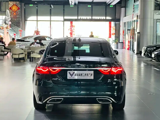 Jaguar XFL — Фото автомобиля 8