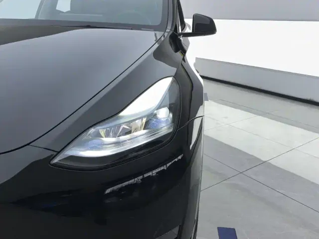Tesla Model Y — Фото автомобиля 5