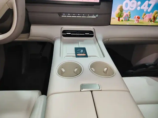 IM Motors LS6 — Фото автомобиля 12