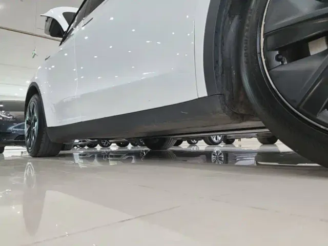 Tesla Model Y — Фото автомобиля 20