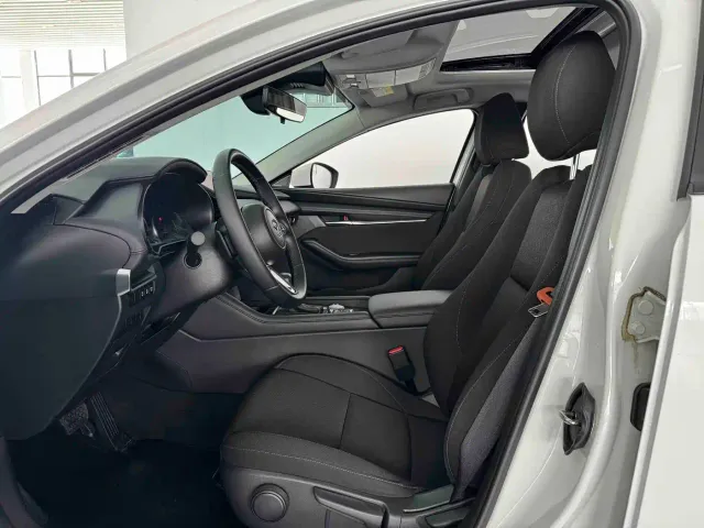 Mazda Axela — Фото автомобиля 8