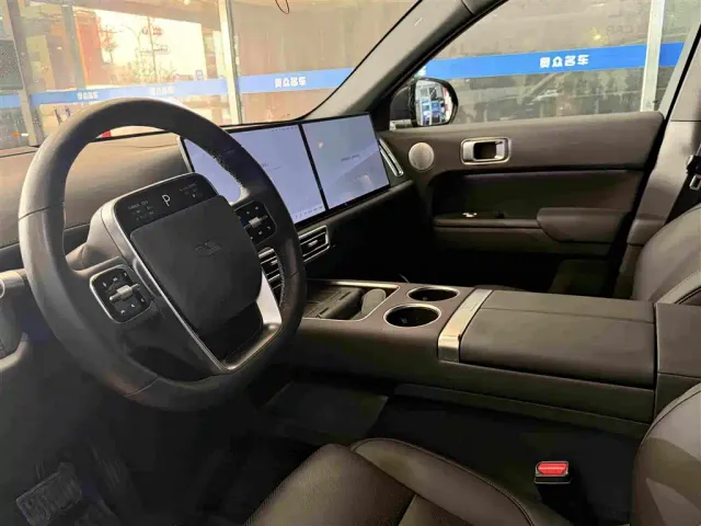 Li Auto L7 — Фото автомобиля 4
