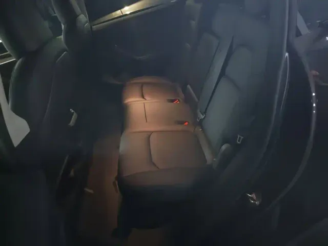 Tesla Model Y — Фото автомобиля 16