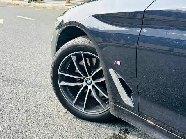 BMW 5 Series — Фото автомобиля 15