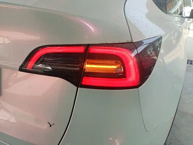 Tesla Model Y — Фото автомобиля 7
