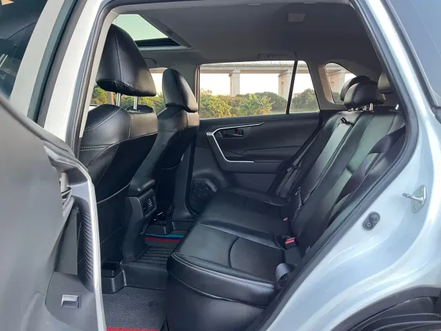 Toyota RAV4 — Фото автомобиля 28