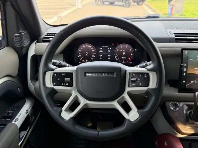 Land Rover Defender — Фото автомобиля 17