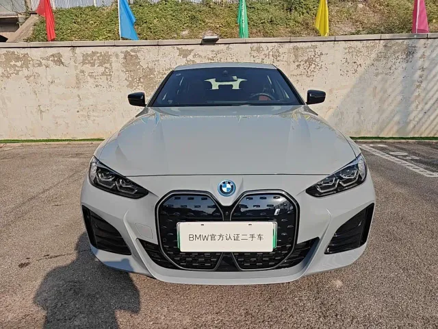BMW i4 — Фото автомобиля 2