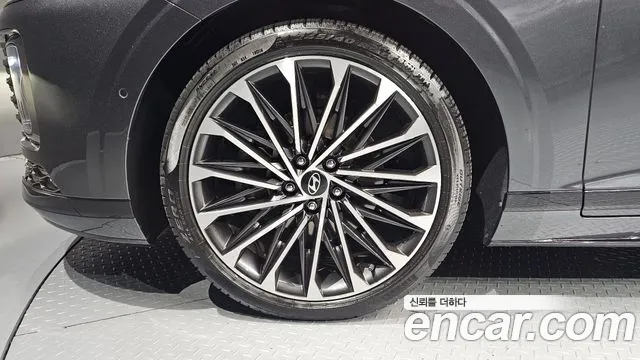 Hyundai Grandeur Grandeur (GN7) 2.5 Бензин 2WD — Фото автомобиля 3